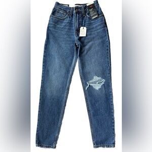 Levi’s mom Jean size 27